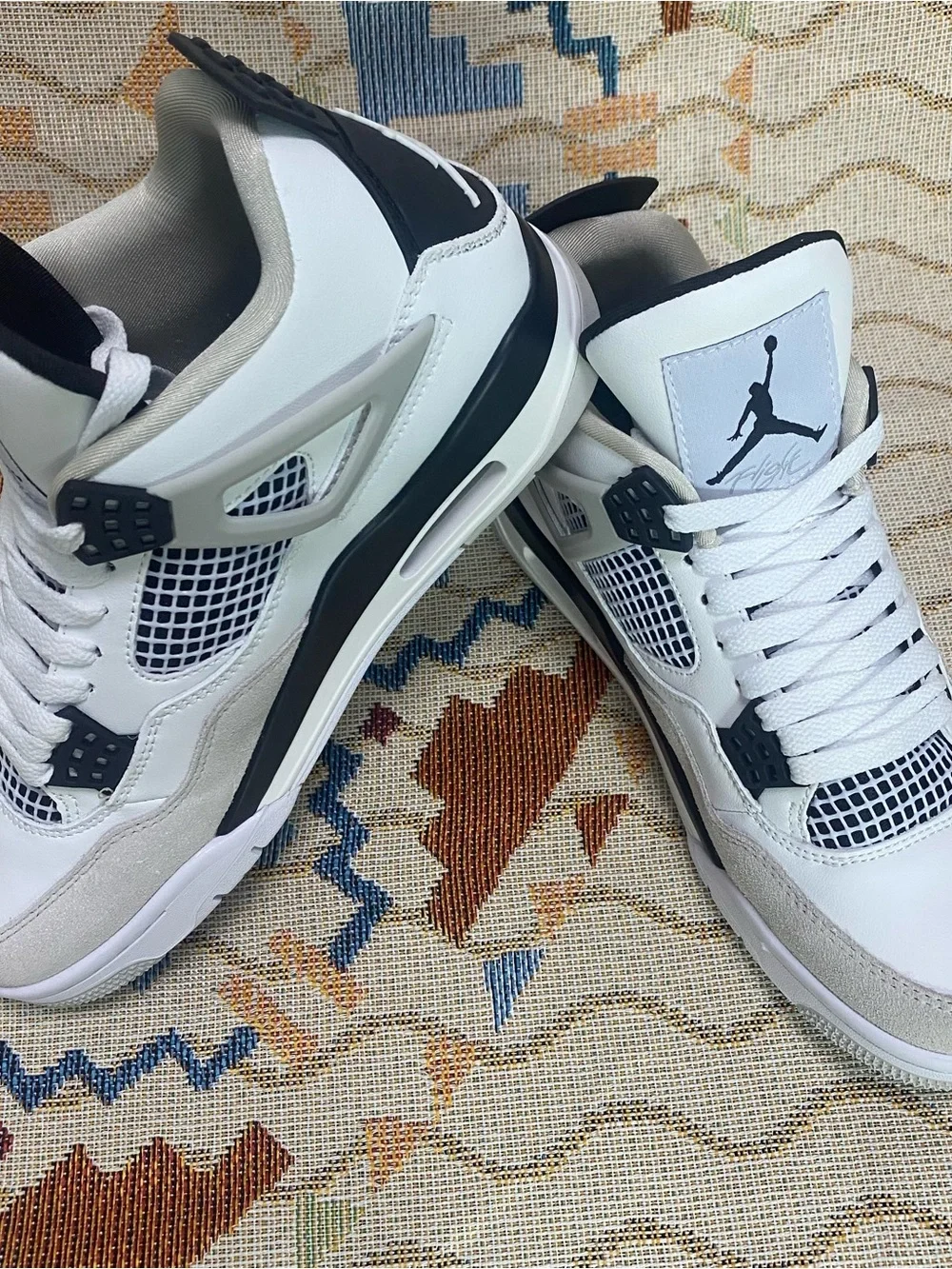 Jordan Men’s Sneakers in White and Light Gray